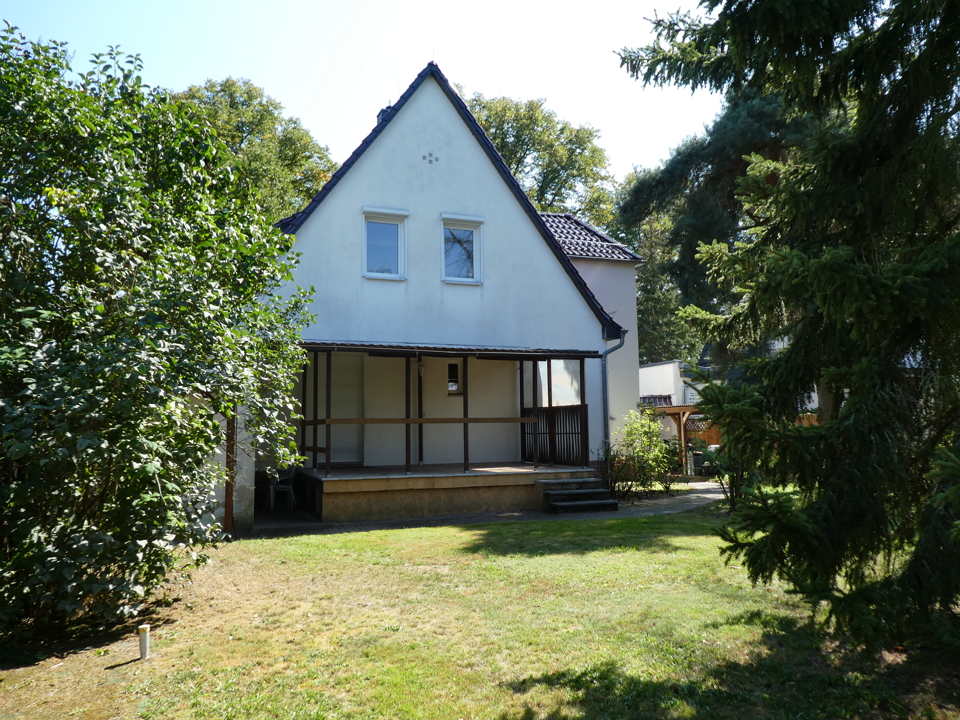 Rückansicht und Terrasse